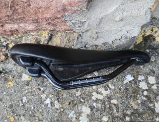 Sillín de carbono para bicicleta. 