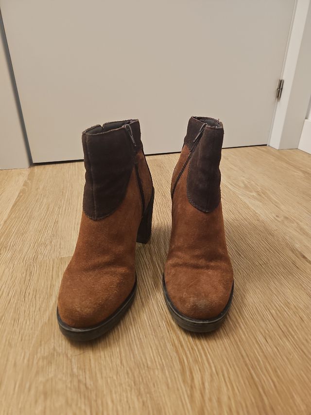 Stivaletti marroni in pelle scamosciata