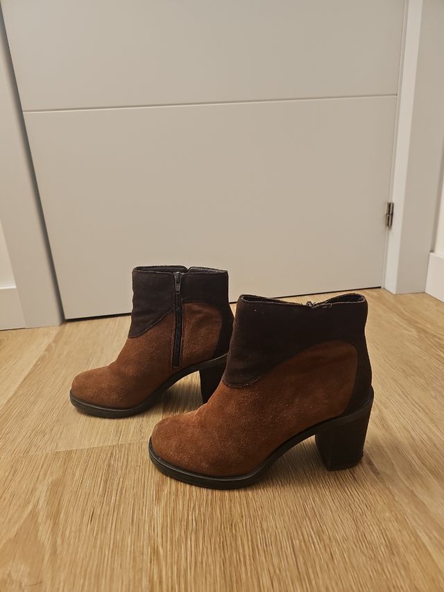 Stivaletti marroni in pelle scamosciata