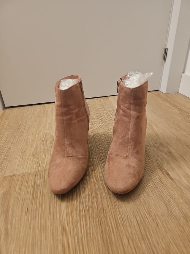 Stivaletti in pelle scamosciata 38