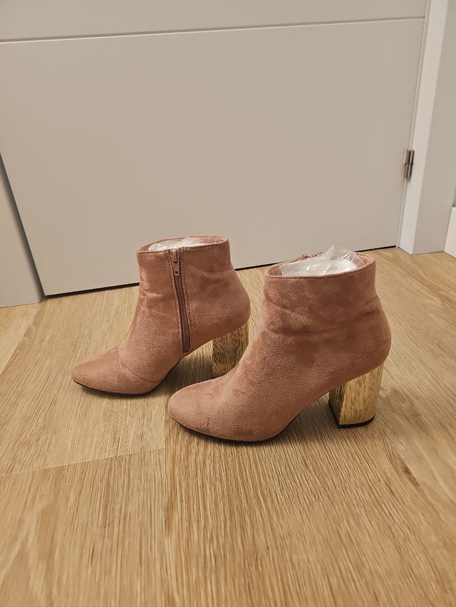 Stivaletti in pelle scamosciata 38