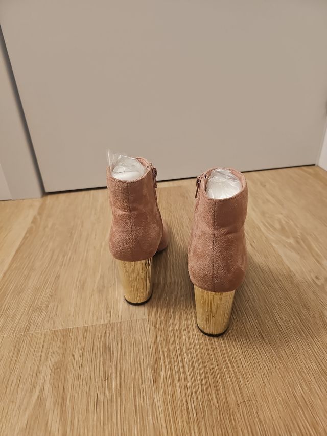 Stivaletti in pelle scamosciata 38