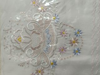 Juego de sábanas bordadas