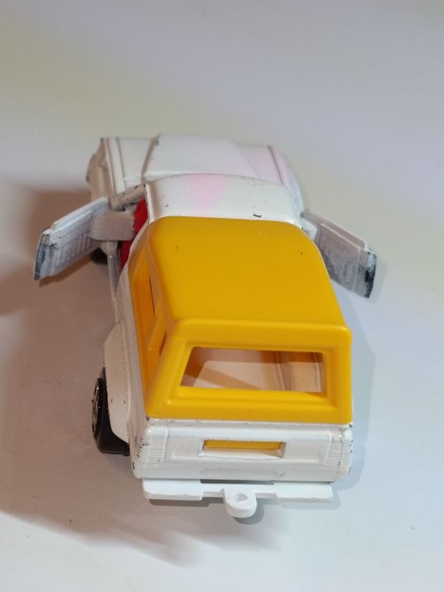 *TOYOTA HILUX HARD-TOP 1/64 GUISVAL