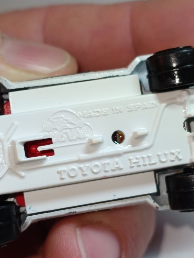 *TOYOTA HILUX HARD-TOP 1/64 GUISVAL