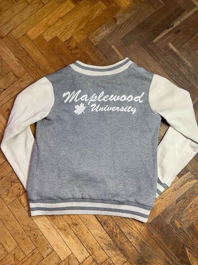 Chaqueta beisbolera gris