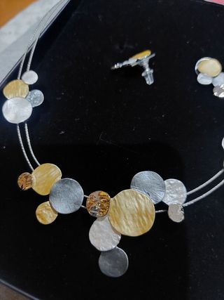 DETALLE:Collar y pendientes