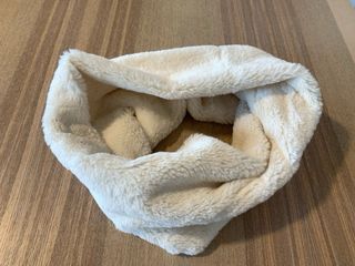 Cuello de pelo blanco