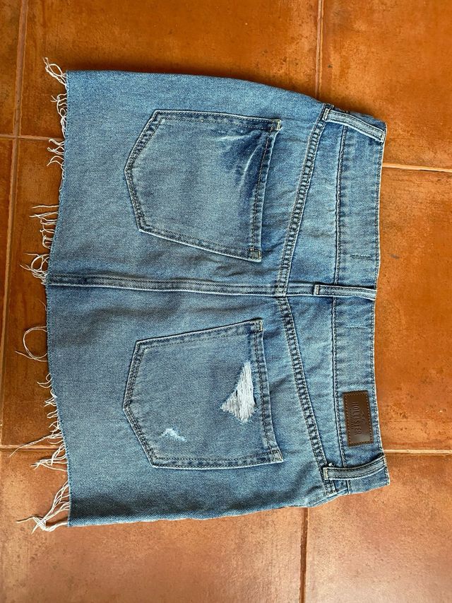 Falda vaquera.
Medida desde cintura: 35.5-36 cm