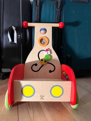 Correpasillos andador madera bebe Hape