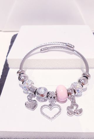 Bisutería mujer, Brazalete acero