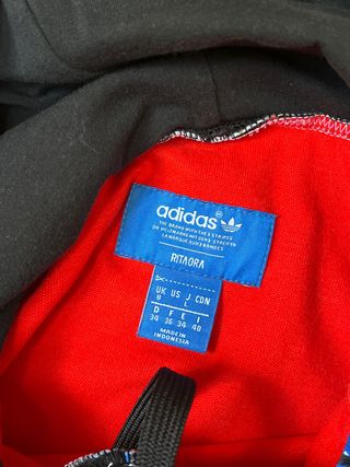 Sudadera Adidas Rita Ora superhéroe