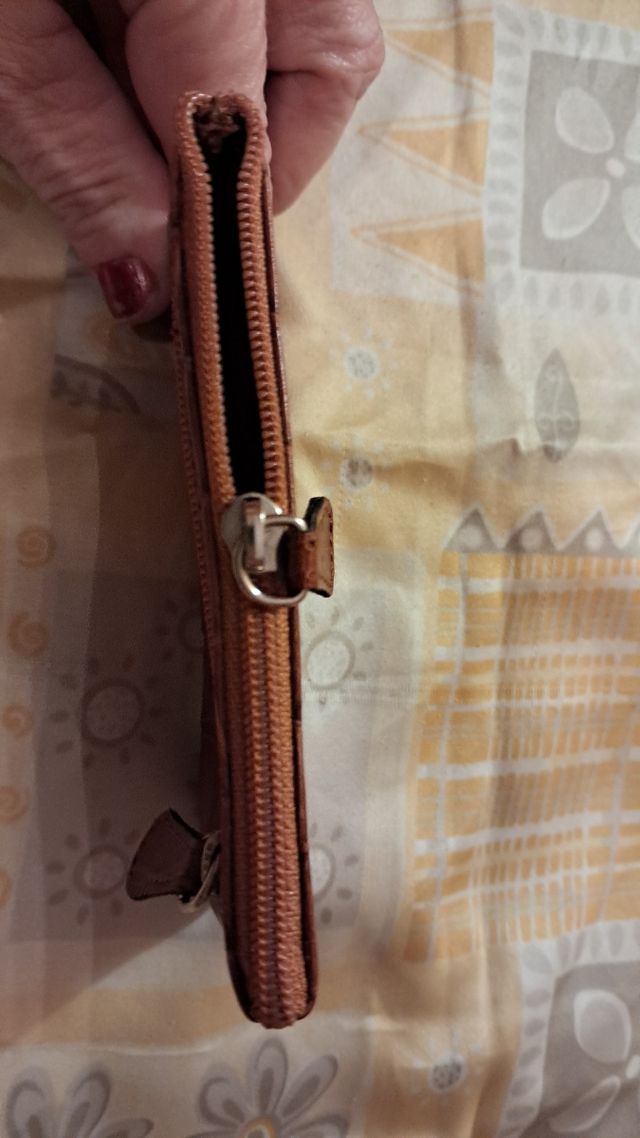 Monedero pequeño de piel marrón