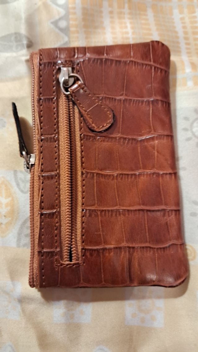 Monedero pequeño de piel marrón