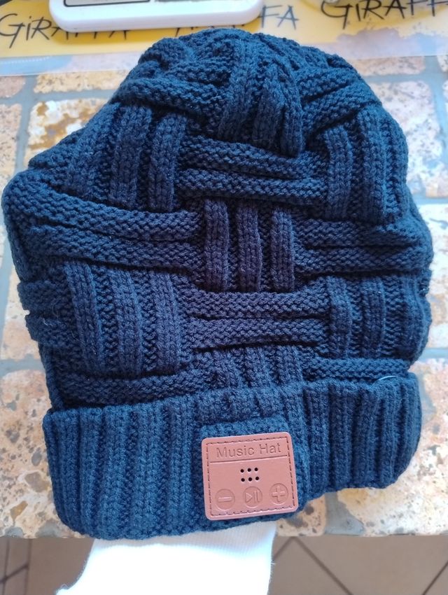 Cappello con auricolari bluetooth inclusi