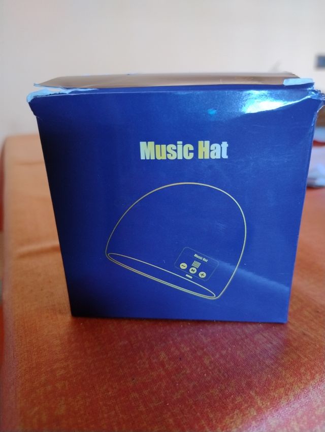 Cappello con auricolari bluetooth inclusi