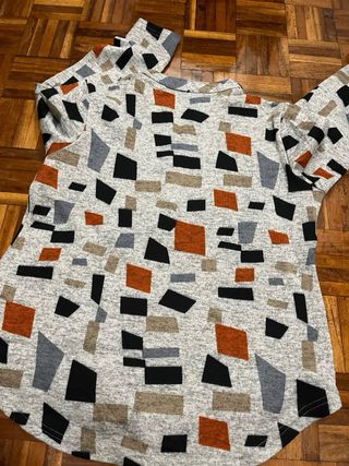 Jersey gris de cuello pico