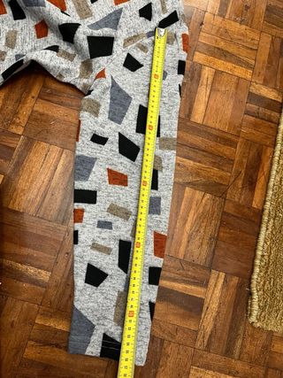 Jersey gris de cuello pico