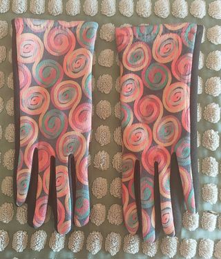 Guantes color círculos