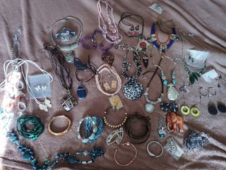 Lote de 52 piezas de bisutería