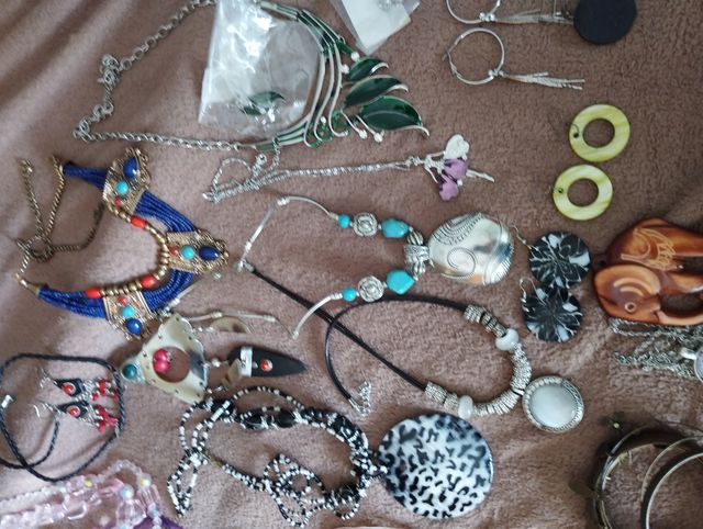 Lote de 52 piezas de bisutería