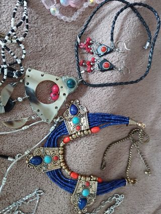 Lote de 52 piezas de bisutería