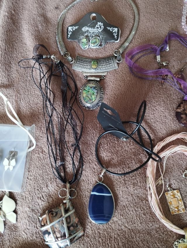 Lote de 52 piezas de bisutería