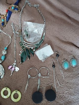 Lote de 52 piezas de bisutería