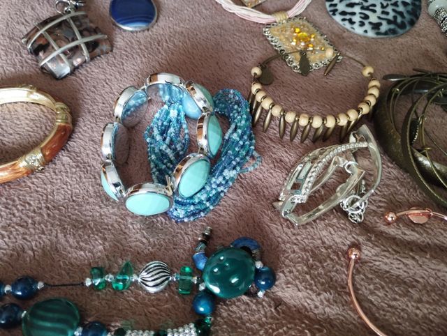 Lote de 52 piezas de bisutería