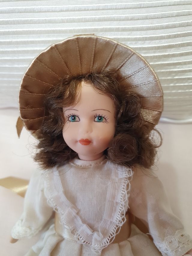 Antigua muñeca porcelana años 50