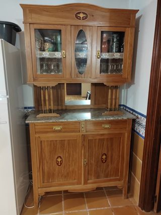 Alacena vitrina Art Nouveau