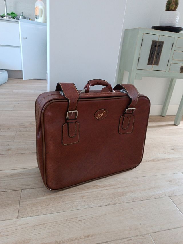 Maleta vintage de piel marrón