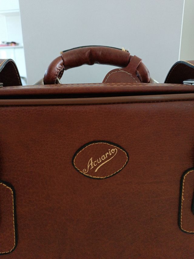 Maleta vintage de piel marrón