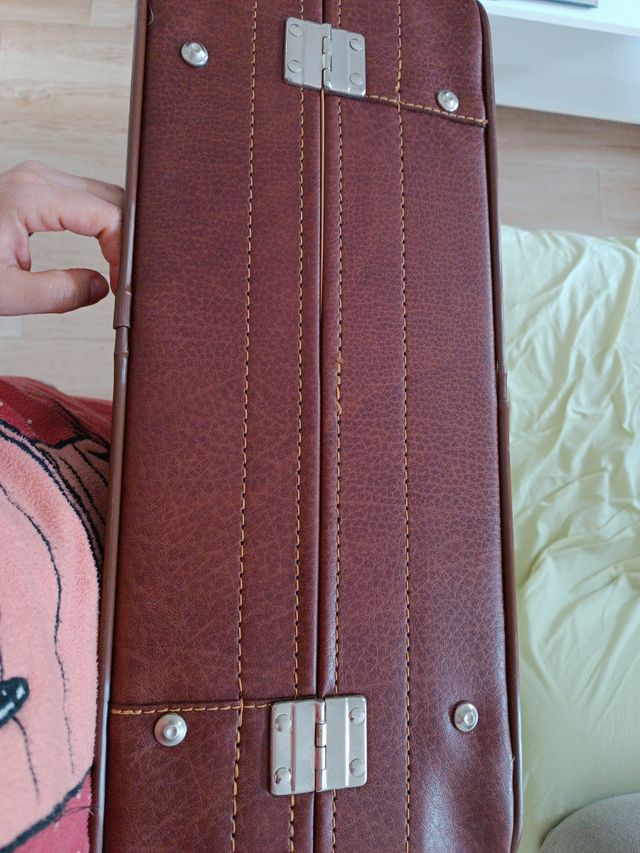 Maleta vintage de piel marrón