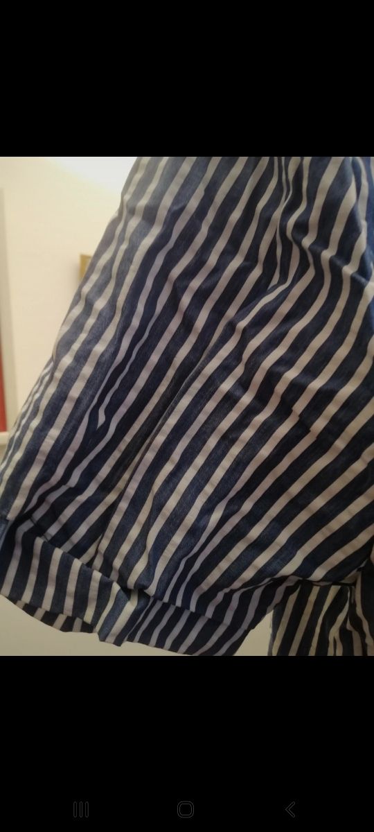 Camisa de rayas azules y blancas de Zara