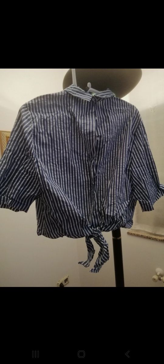 Camisa de rayas azules y blancas de Zara