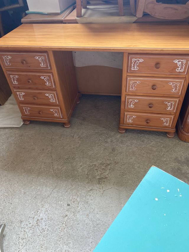 Escritorio de madera