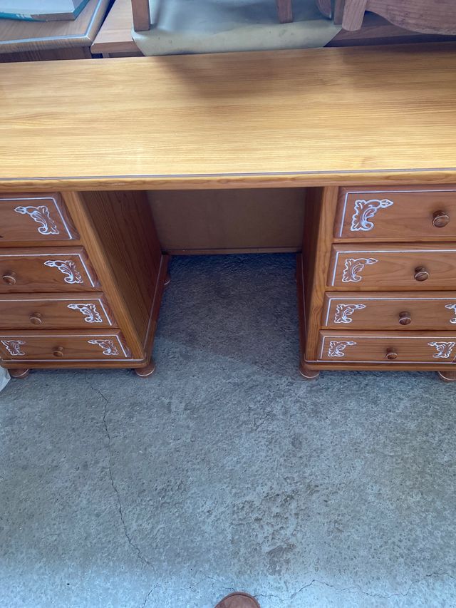 Escritorio de madera
