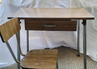 Mesa y sillas vintage