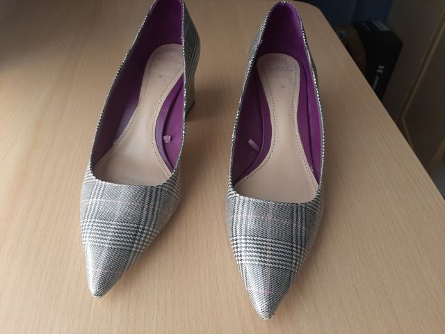 Zapatos salón color gris y rosa