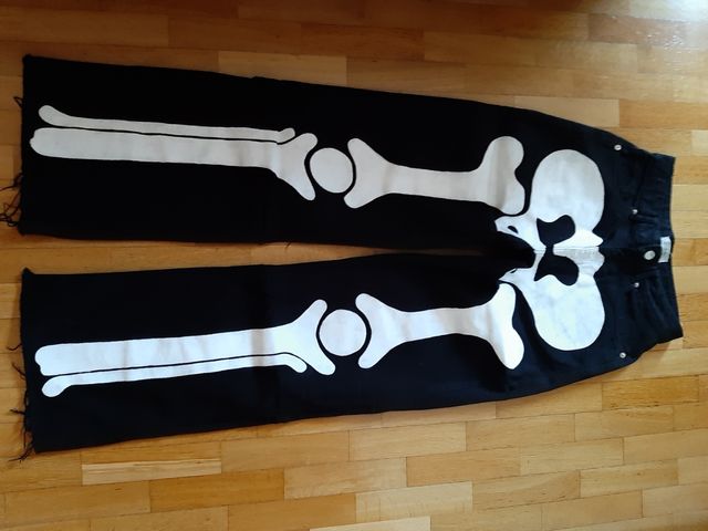 Jeans neri decorati a mano