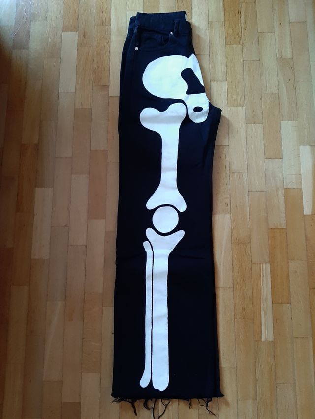 Jeans neri decorati a mano