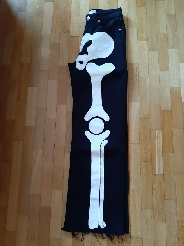 Jeans neri decorati a mano