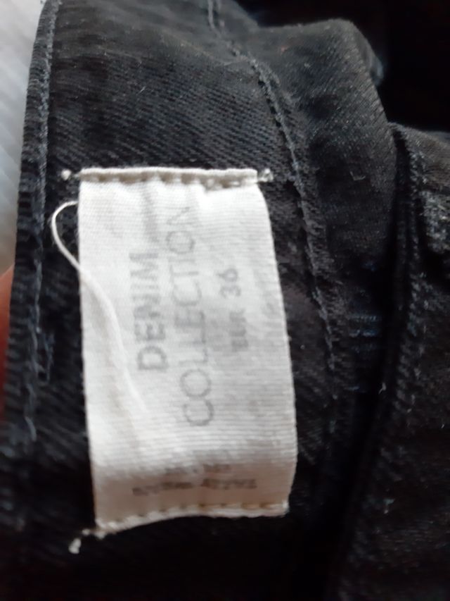 Jeans neri decorati a mano