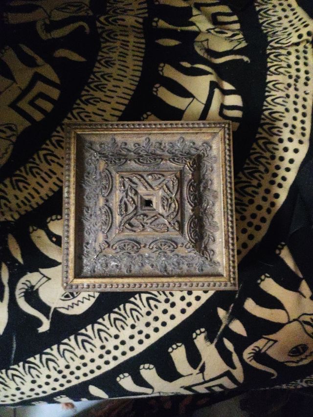 Portagioie in legno fatto a mano