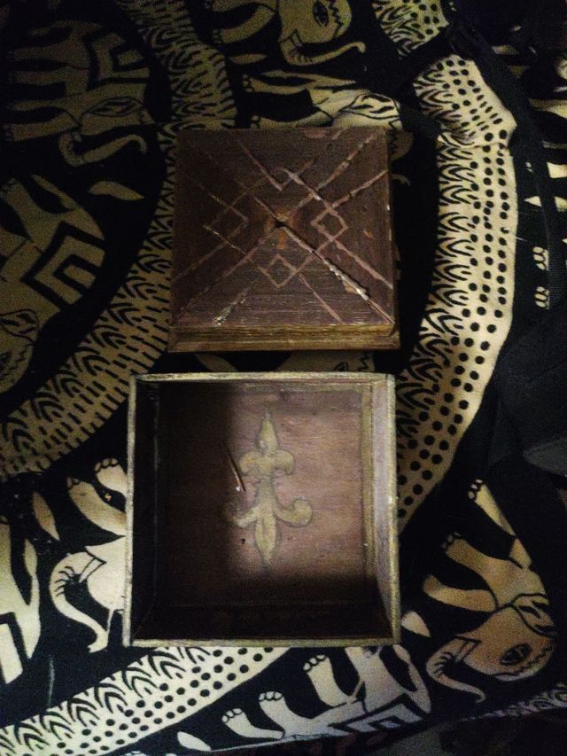 Portagioie in legno fatto a mano