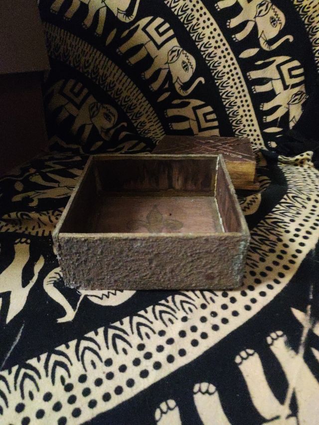 Portagioie in legno fatto a mano