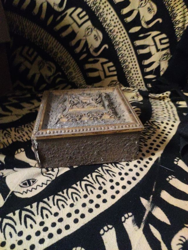 Portagioie in legno fatto a mano