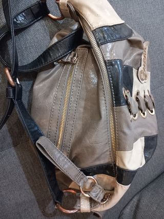 Bolso GUESS bandolero de piel