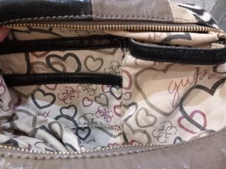 Bolso GUESS bandolero de piel